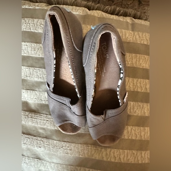 TOMS Size 9.5 - Picture 8 of 10